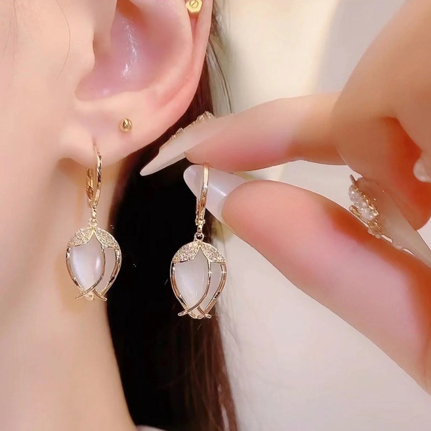 Light Luxury Cat Eye Stone Flower Earrings Fashion For Women