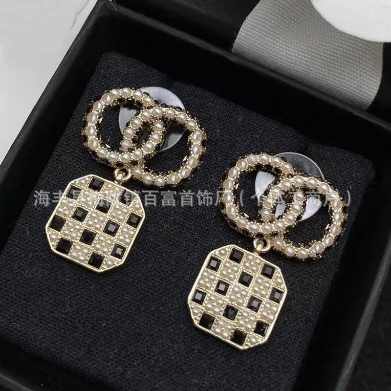 Double C Peach Heart Diamonds Retro Stud Earrings Versatile