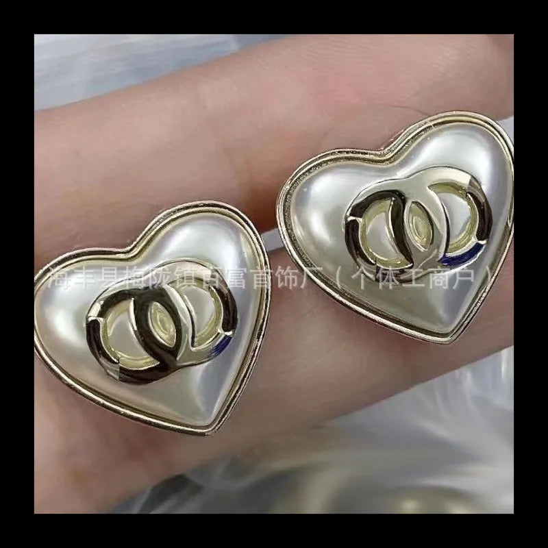 Double C Peach Heart Diamonds Retro Stud Earrings Versatile